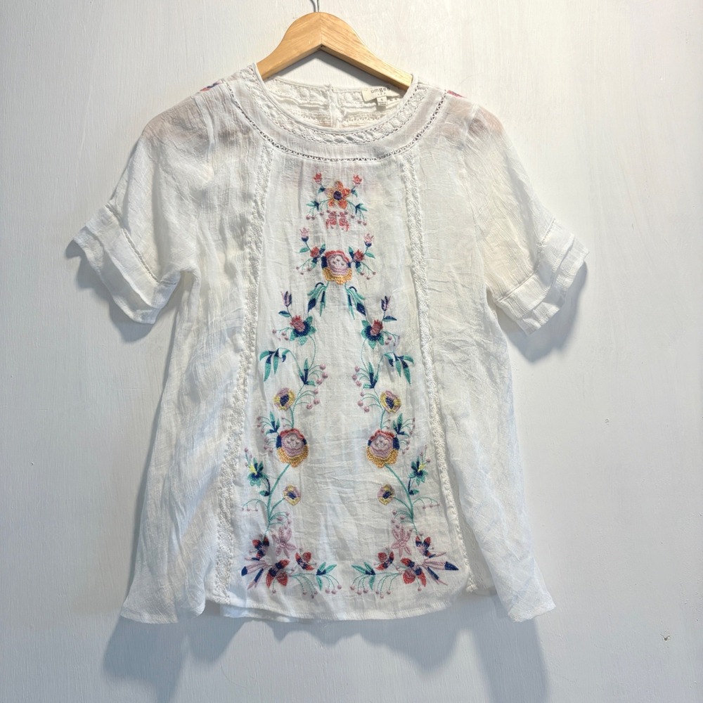 Umgee USA White Floral Embroidered Gauze Lace Trim Peasant Top Blouse S A3104